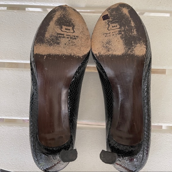 Stuart Weitzman black snake embossed pumps 9 - Picture 4 of 14